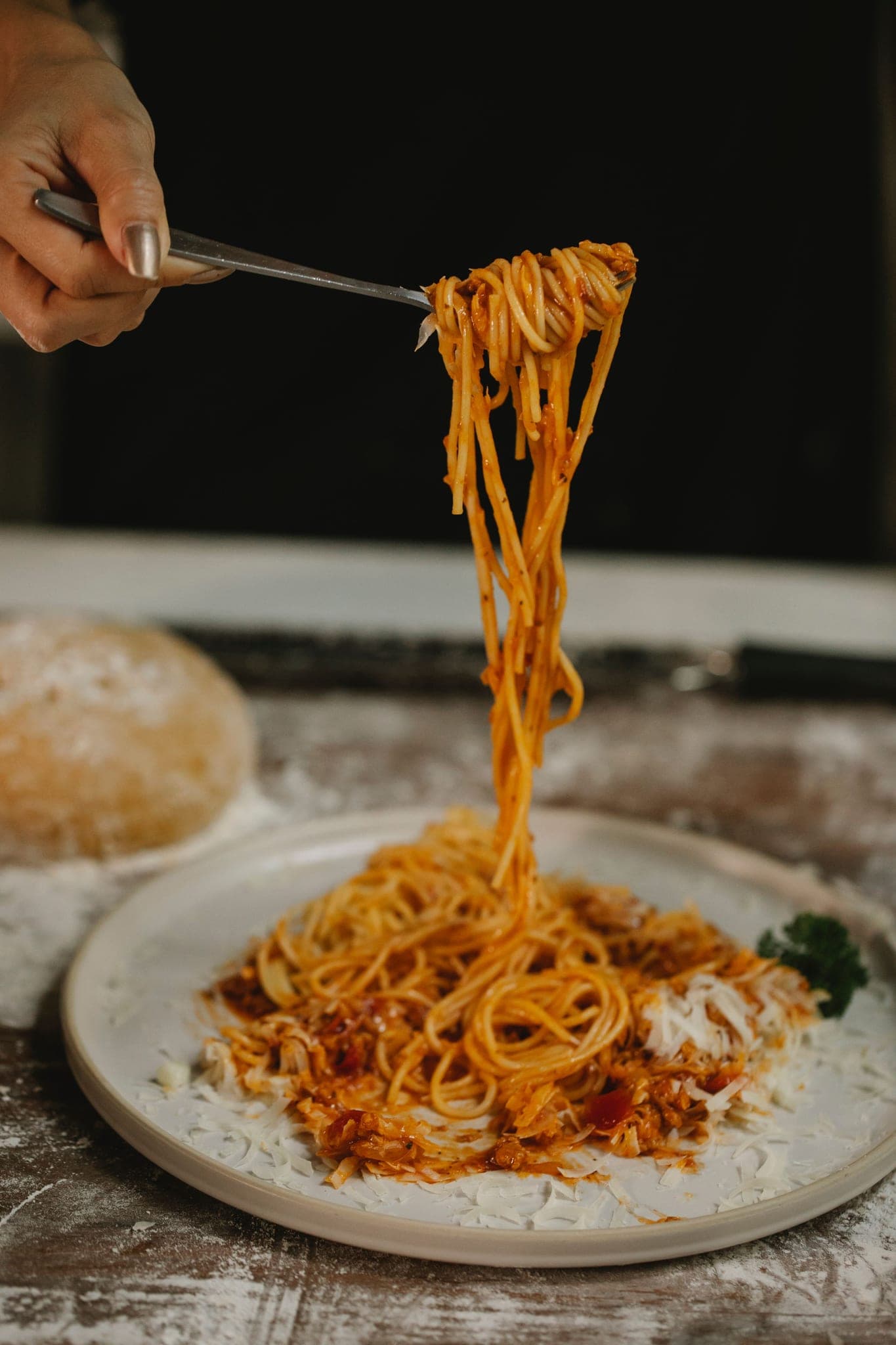 Spaghetti bolognese z parmezanem